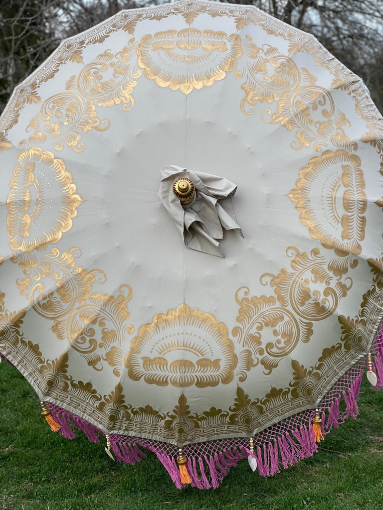 Elegant Beige Outdoor Umbrella for Garden and Patio Spaces